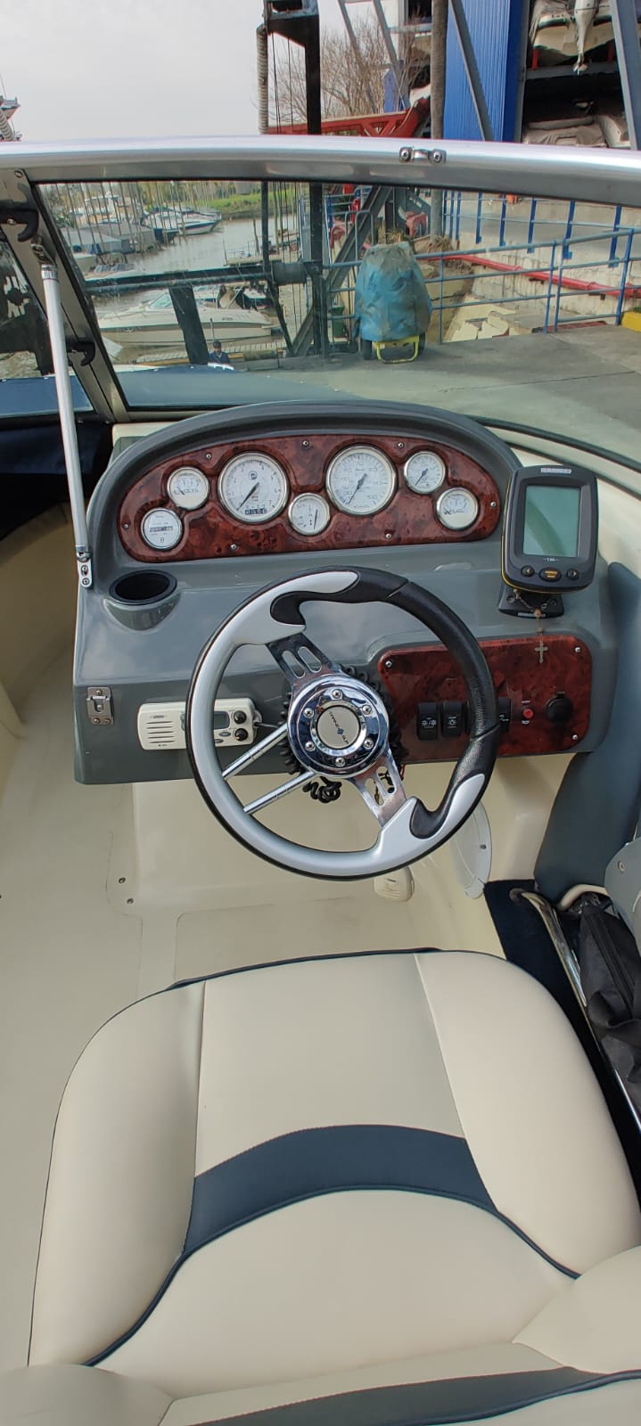 Quiksilver 1800 2011 Evinrude etec 150